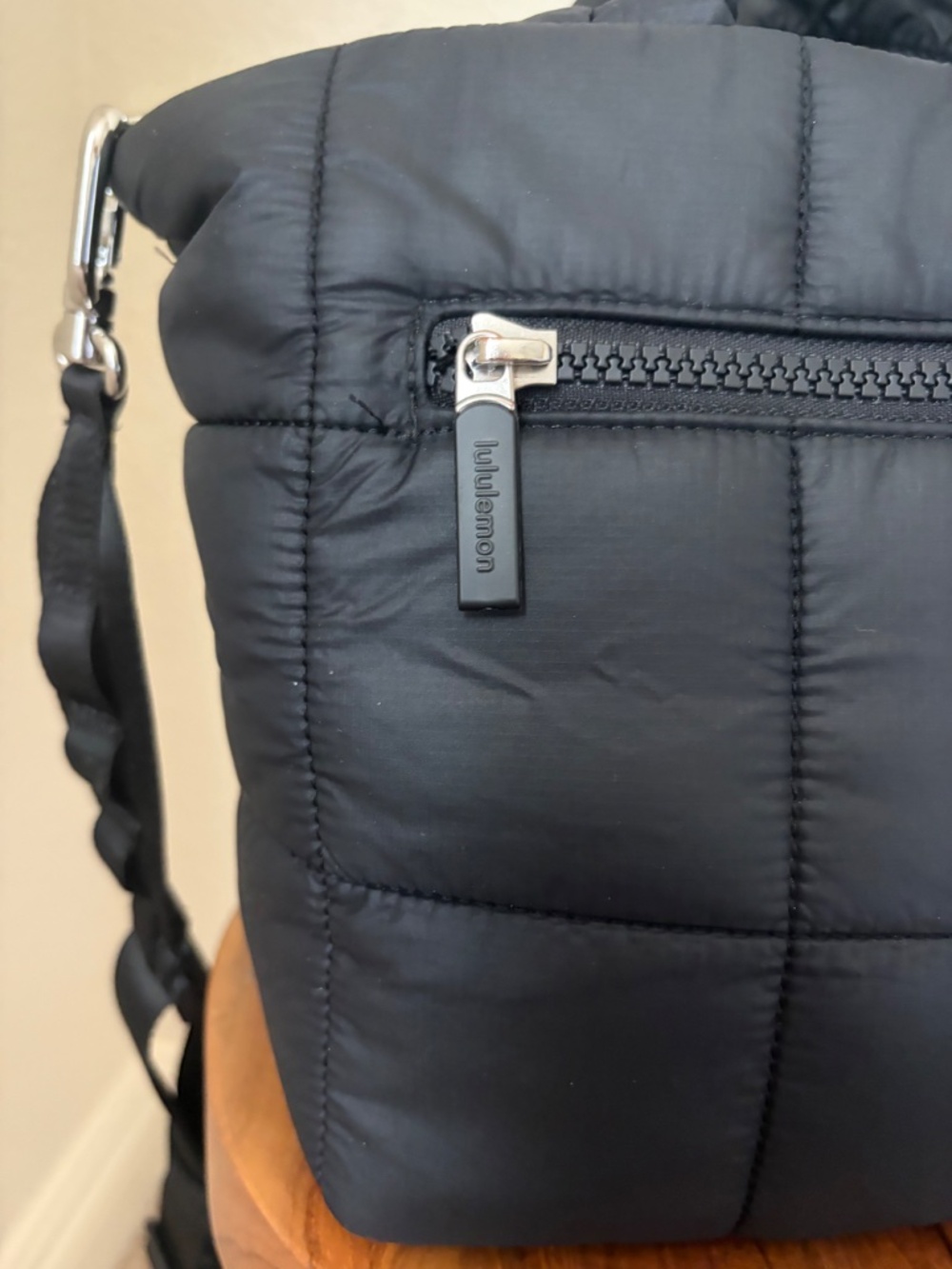 Lululemon Quilted Grid Tote Bag Mini 5L *Black* - Picture 6 of 10